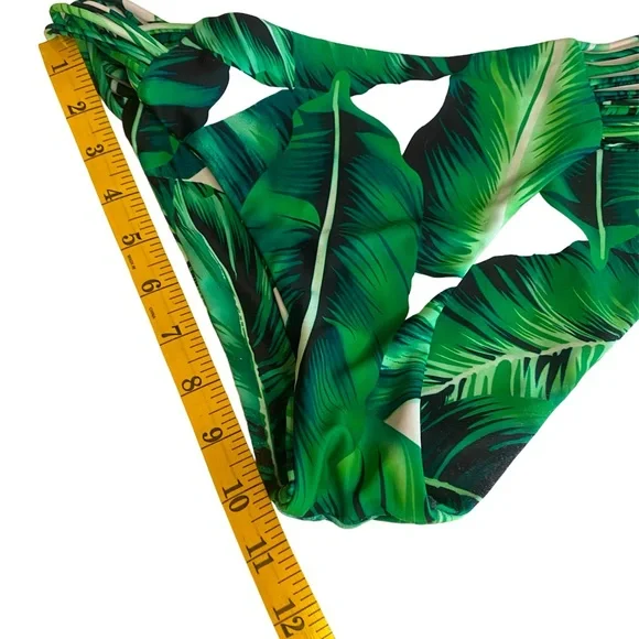 Cupshe Tropical Leaves Tank Bikini
Two Piece Green/Black - Picture 5 of 8